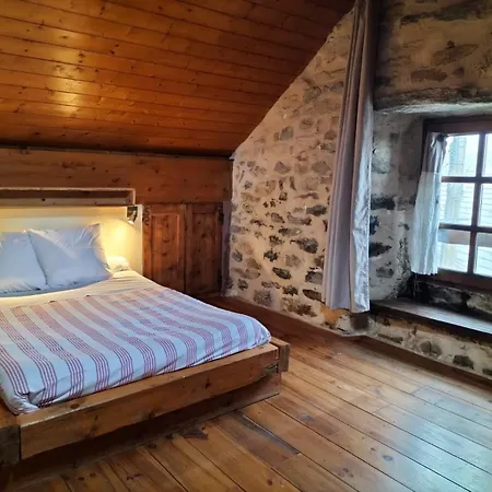 Pensión Les Calades 3*