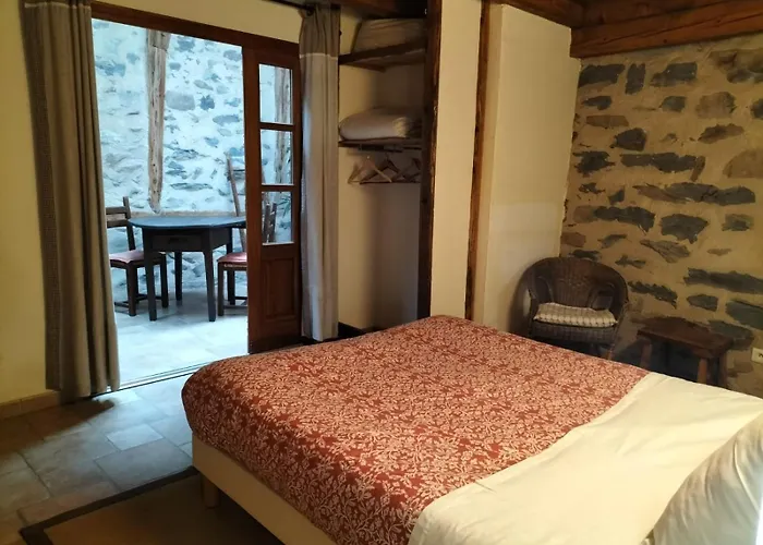 Гостевой дом Les Calades Лез-Эстабль